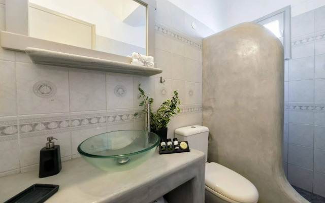 Blue Waves Suites & Apartments To Kyma