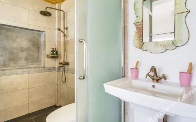 Rive Gauche Hostel