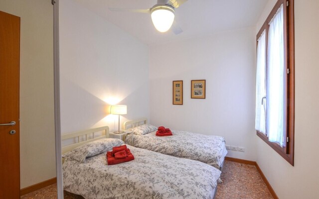 Stunning Apartment in Venezia With 2 Bedrooms and Wifi