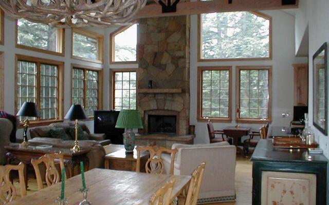 421 West Beaver Dam Circle