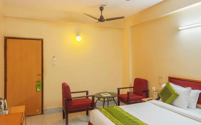 OYO 14670 Saaket Residency