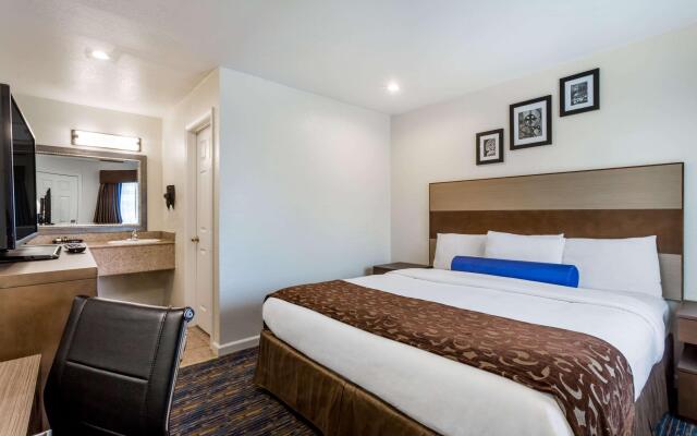 Howard Johnson by Wyndham Berkeley