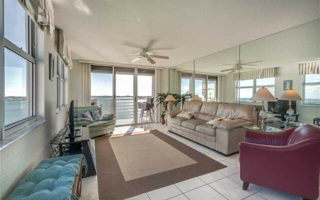 Bahia Vista 17881 - Two Bedroom Condo