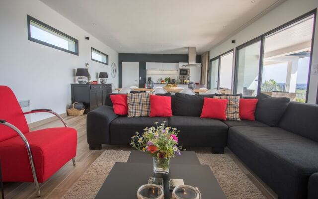 Modern Villa in Azille with Private Pool and Jacuzzi