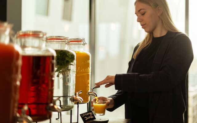 Holiday Inn - the niu, Fender Amsterdam by IHG