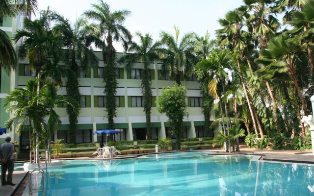 Hotel Parisutham