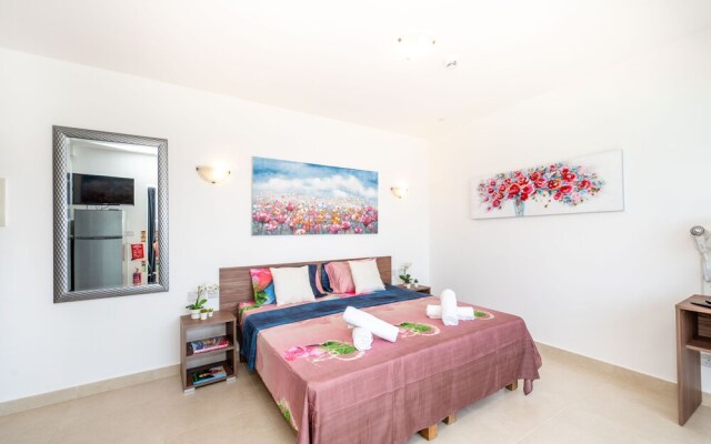 Islet Promenade Studio with Seaview