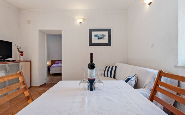 Snug Apartment in Pu?iš?a Near the Beach