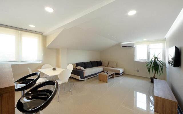 Agent Lux Apartments