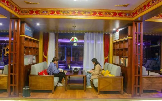 Dege Red Paradise Theme Culture Hotel