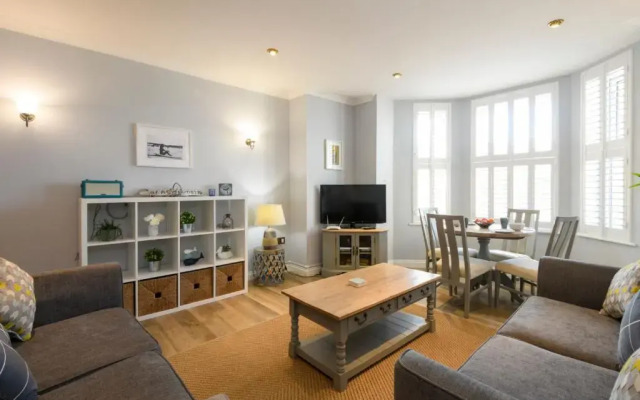 Beachcombers Apartments
