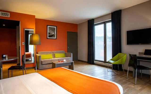 Adonis Lyon Dock Ouest