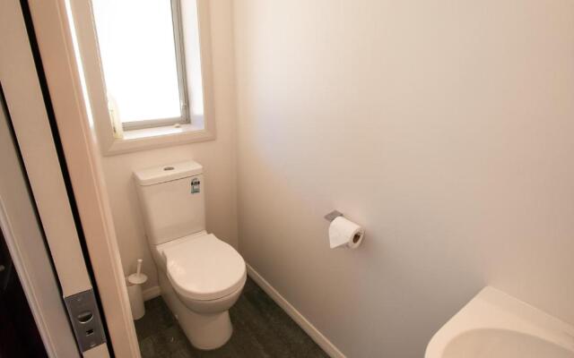 Golden Paradise - Rangihaeata Holiday Home