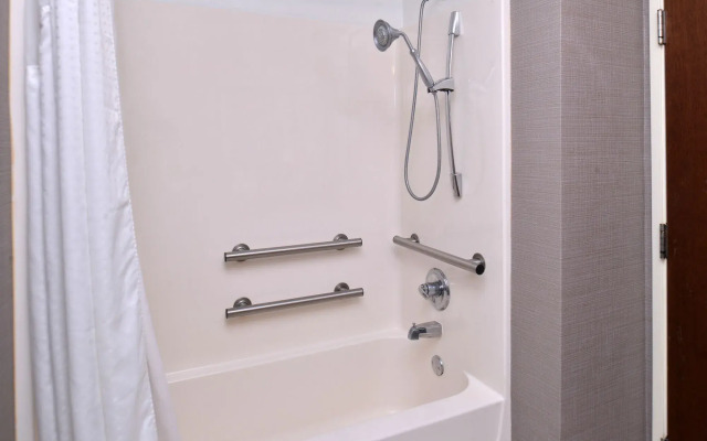 Holiday Inn Express & Suites Lonoke by IHG