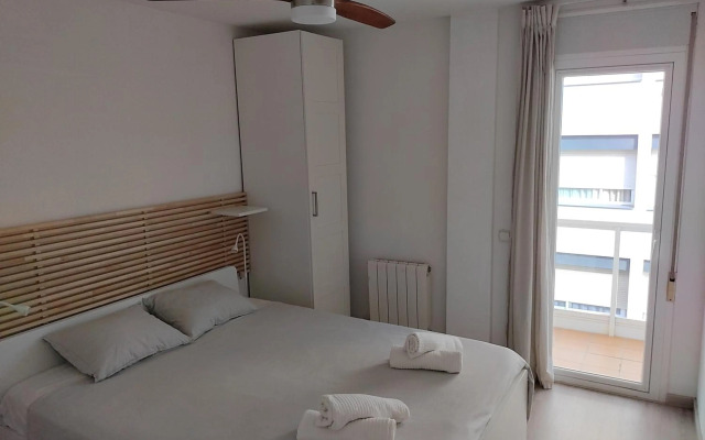 Luxury Apartment Accommodation, next to beach & train station Calella