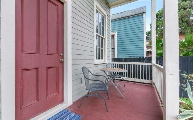 Hosteeva 2BR Steps to St. Charles Ave