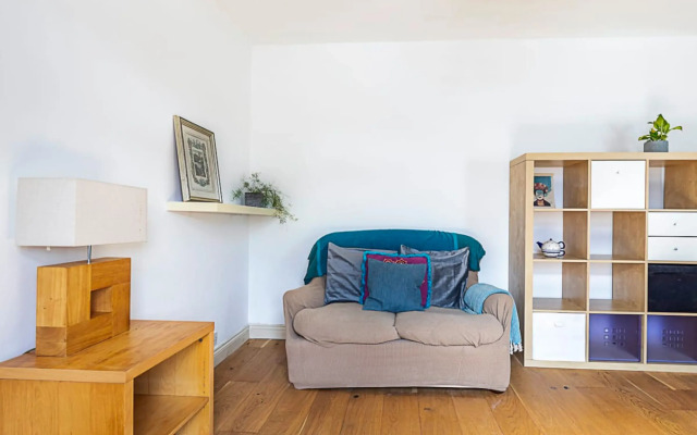 A Tranquil One-bedroom Flat Near Brockwell Park