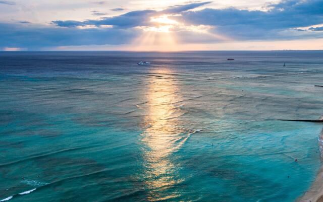 Hyatt Regency Waikiki Beach Resort & Spa