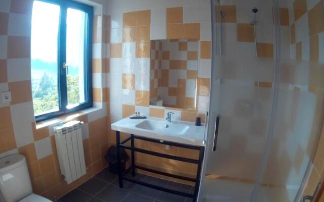 House with 6 Bedrooms in Otañes, with Wonderful Mountain View, Enclosed Garden And Wifi - 4 Km From the Beach