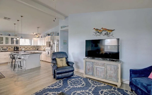 Spacious & Pet Friendly + Game Room Sleeps 10