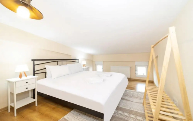 Spacious and Central Apartment near Lara Beach in Muratpasa, Antalya