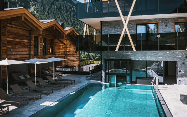 GLEMM by AvenidA Superior Hotel & Residences