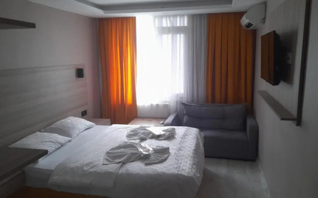 Moon Suit Otel