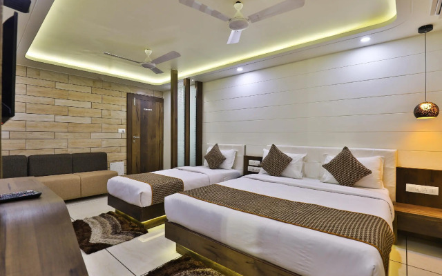 OYO 15453 Hotel Pearl