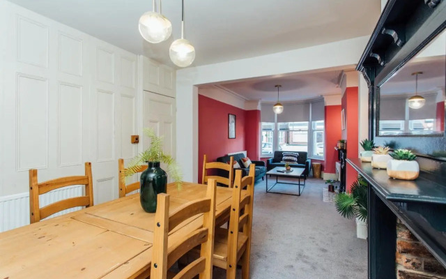 Beautifully Finished Spacious House!