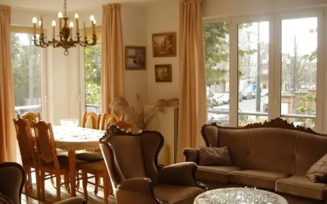 Cosy Nest with garage in Brussels