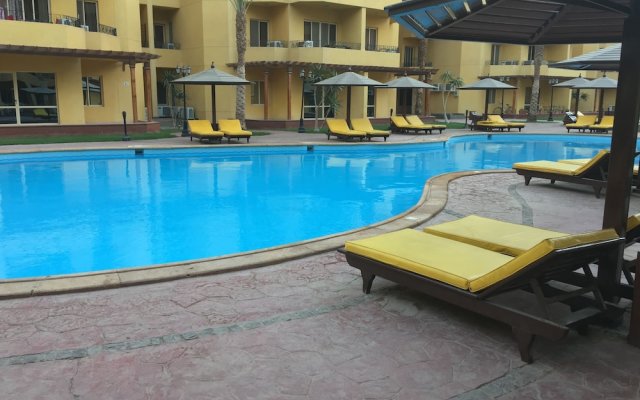 Pool View Apart At British Resort 221