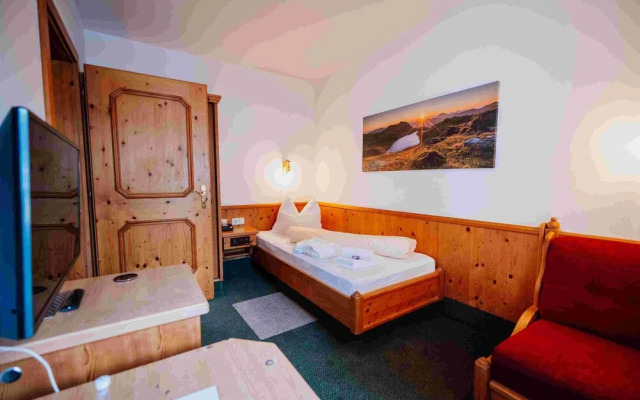 Hotel in the HEART