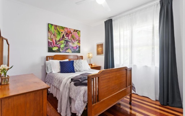 Artist's Cottage - Cosy Home in Quiet Leafy Street – Guest Rooms – Toowoomba