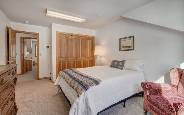 Evans Mountain Lodge