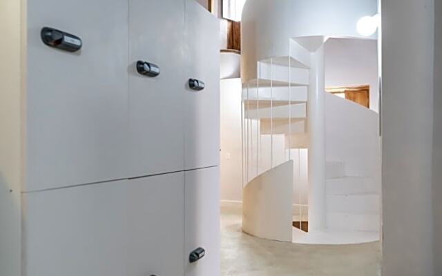 HosteLit Capsule Hostel