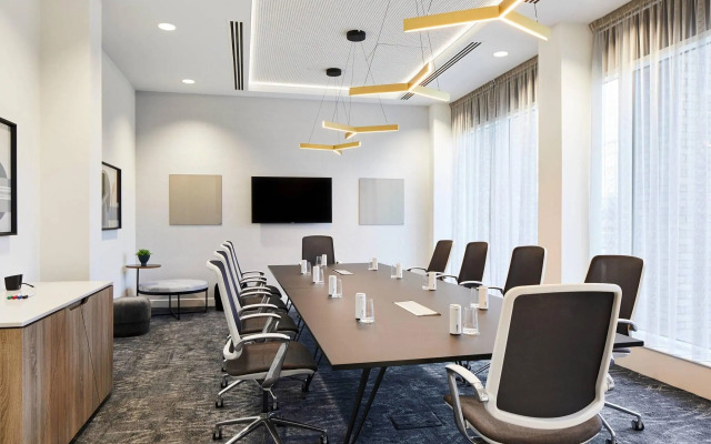 Courtyard by Marriott London City Airport