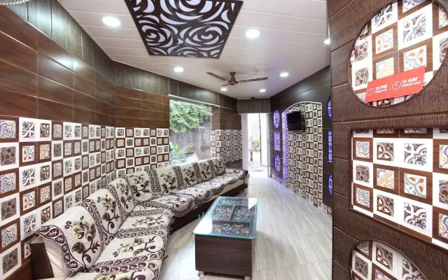 OYO 19473 Rr Residency