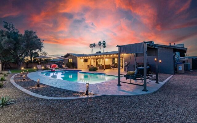 Glencove Mesa 4 Bedroom Home by RedAwning