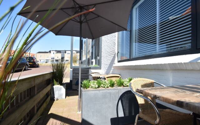 Elegant Studio Near Beach