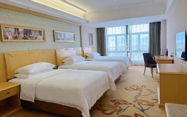 Vienna Hotel (Lingshan Liufengshan Pedestrian Street)