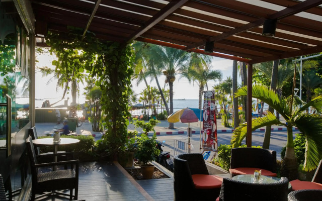 Twin Palms Resort
