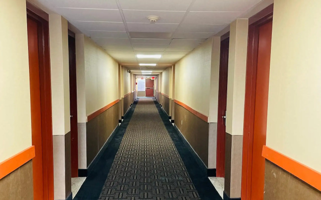 Super 8 by Wyndham Gloucester