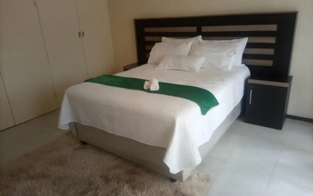 Spacious Executive Holiday Apartment In Bulawayo