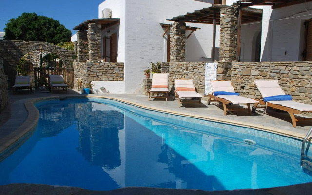 Siroco's Rooms And Studios