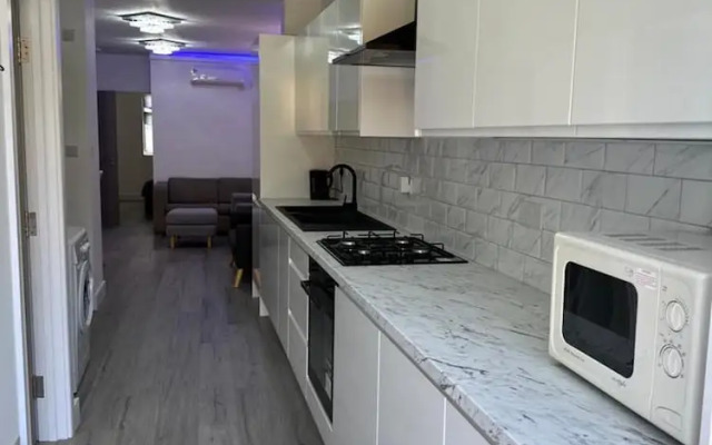 Impeccable 2-bed Apartment in London