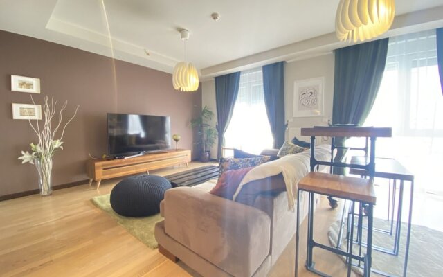 Chic Residence Flat With Central Location in Sisli