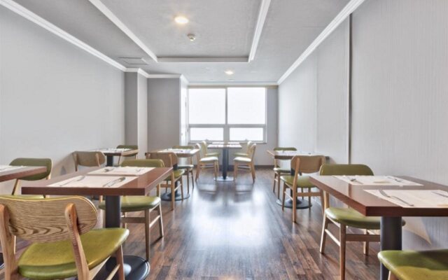 Ramada Hotels & Suites Seoul Namdaemun