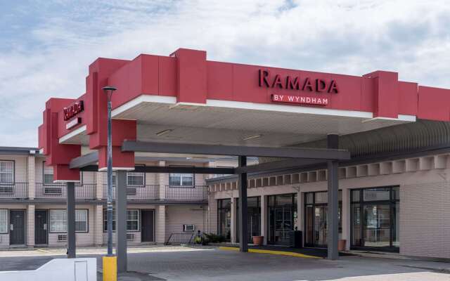 Ramada by Wyndham Thunder Bay Airlane Hotel
