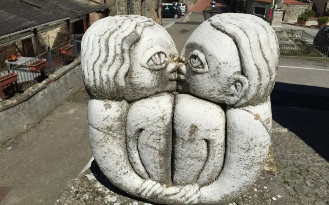 Cozy Farmhouse with Swimming Pool in Bucine