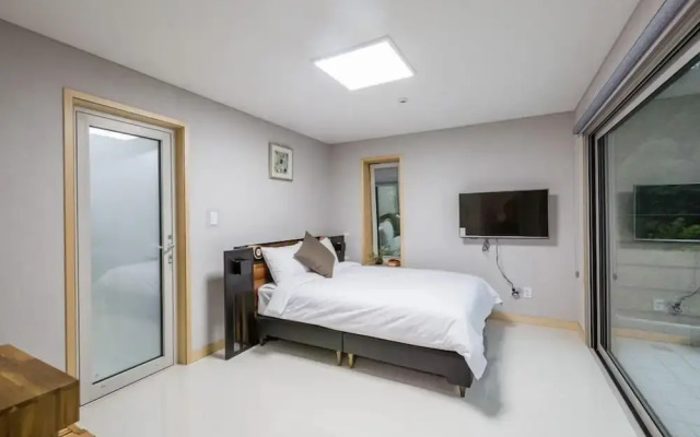 Asamo poolvilla